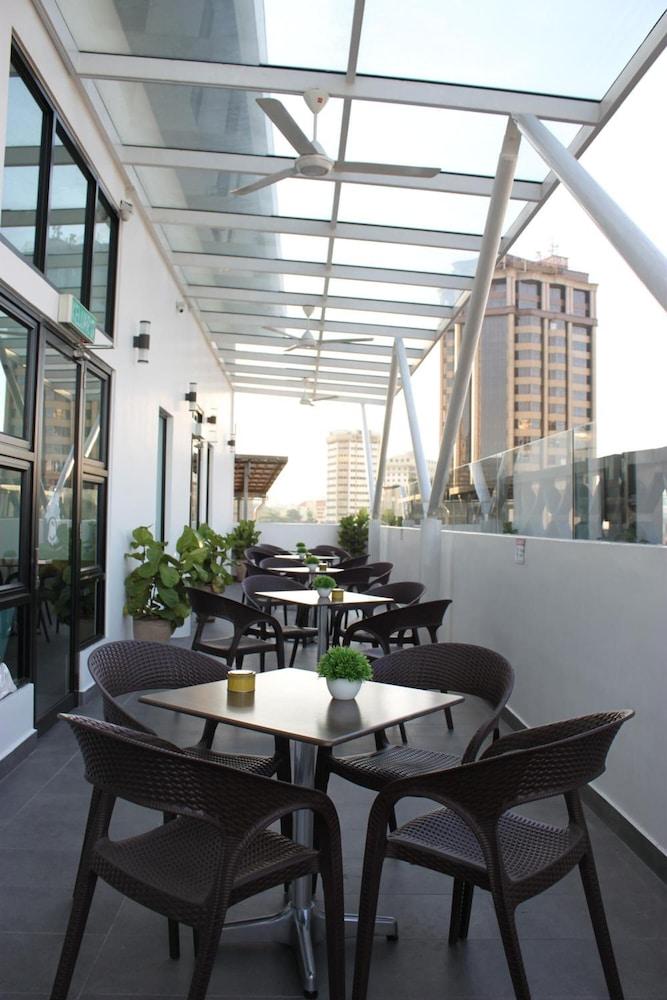 Big M Hotel 2*